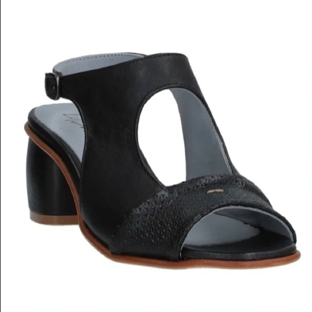 Black LILIMILL Dixan Sandals Size 8, NIB